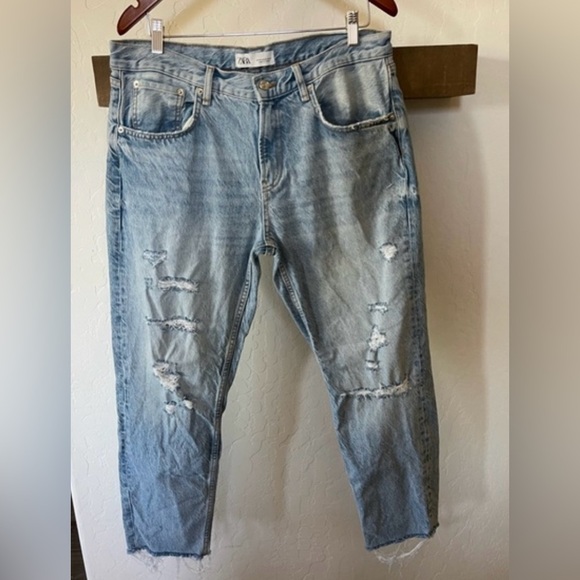 Zara|Women’s distressed light wash jeans in high rise, size 12,Closet staple🫶🏻 - Picture 11 of 11